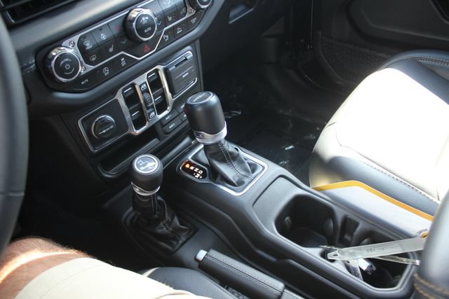 Used 2024 Jeep Gladiator Sport w/ Premium Package AWD/4WD image 12