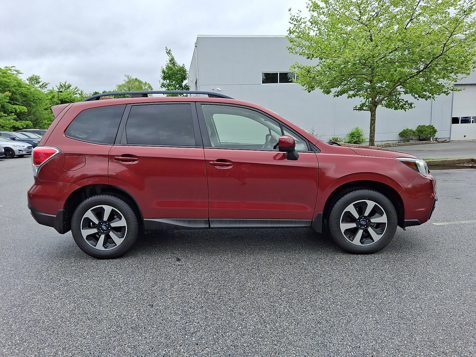 Used 2017 Subaru Forester 2.5i Premium w/ All-Weather Package AWD/4WD image 7