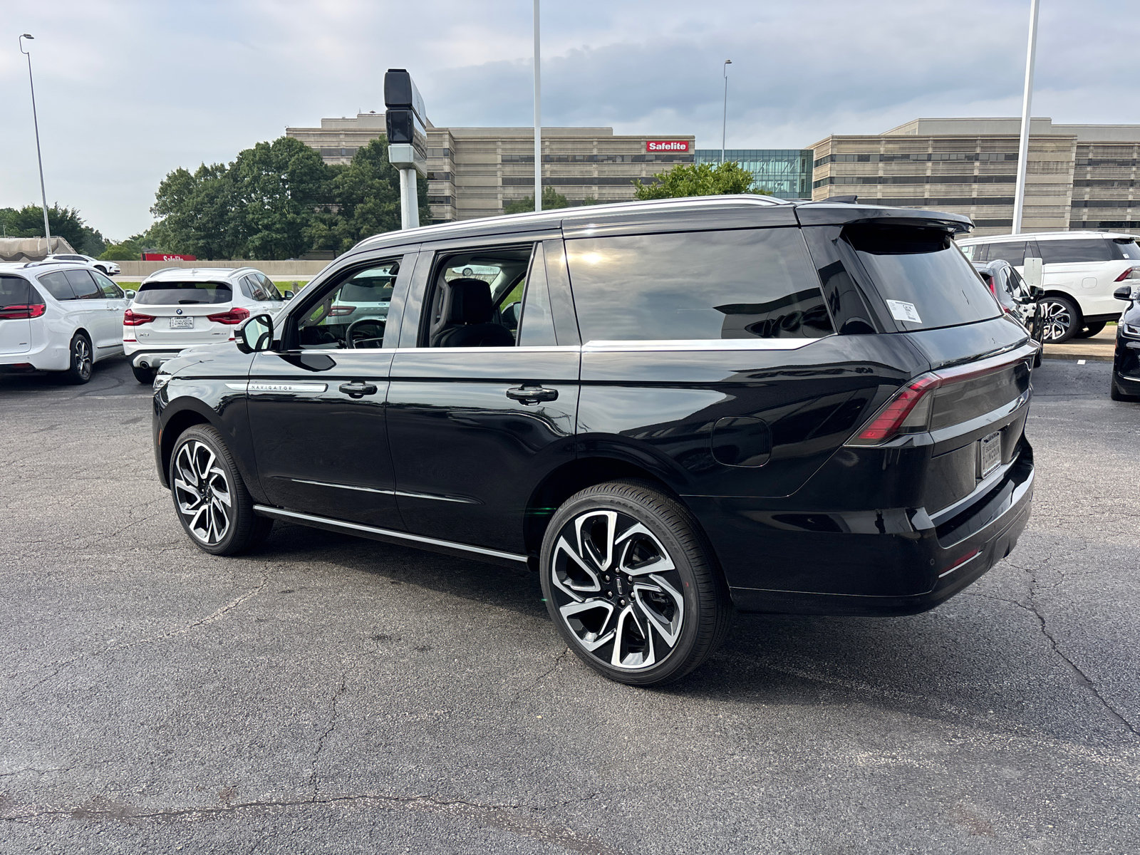 New 2026 Lincoln Navigator Reserve AWD/4WD image 5