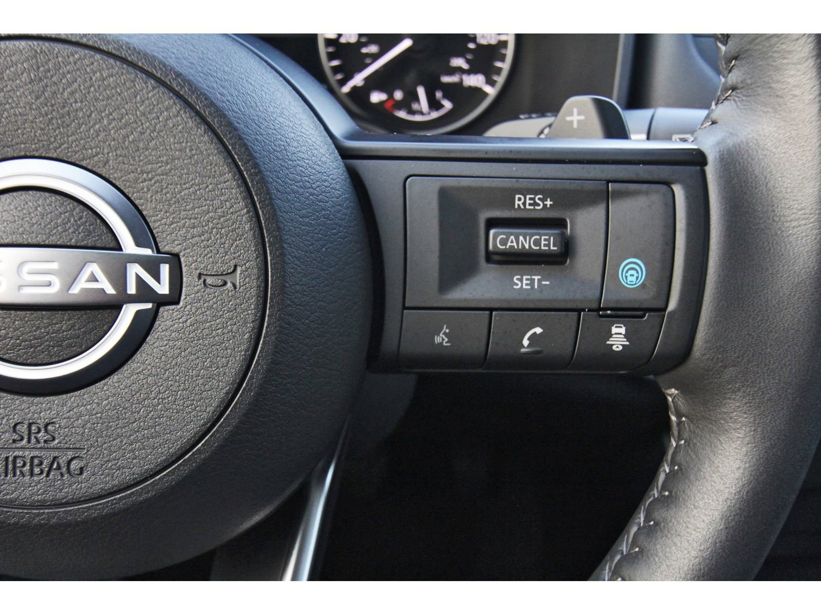 Used 2024 Nissan Rogue SV w/ SV Premium Package image 18