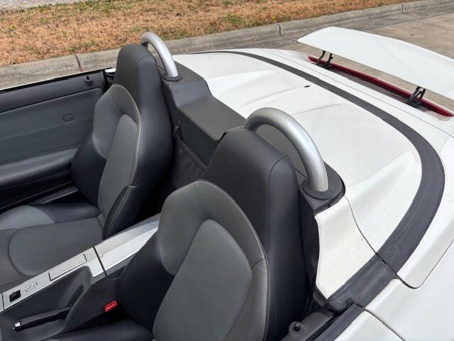 Used 2005 Chrysler Crossfire Limited image 12
