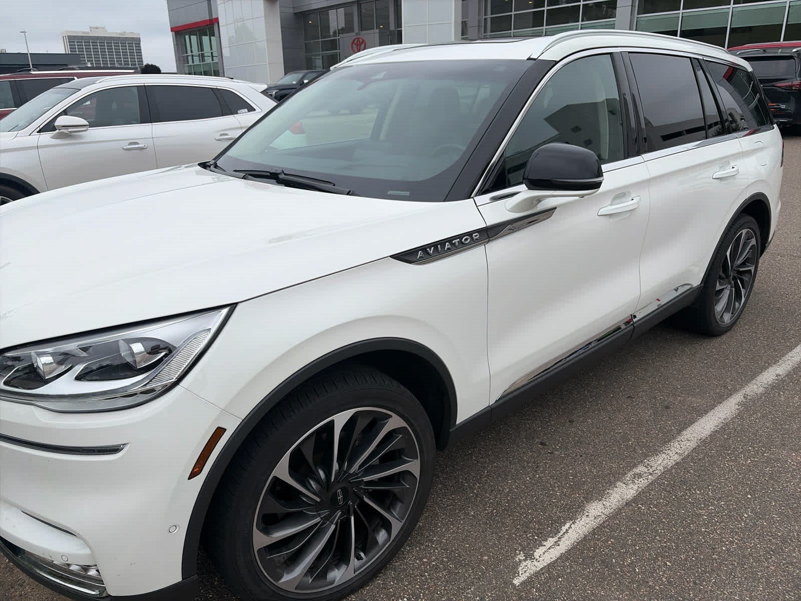 Used 2022 Lincoln Aviator Reserve w/ Equipment Group 201A AWD/4WD image 3