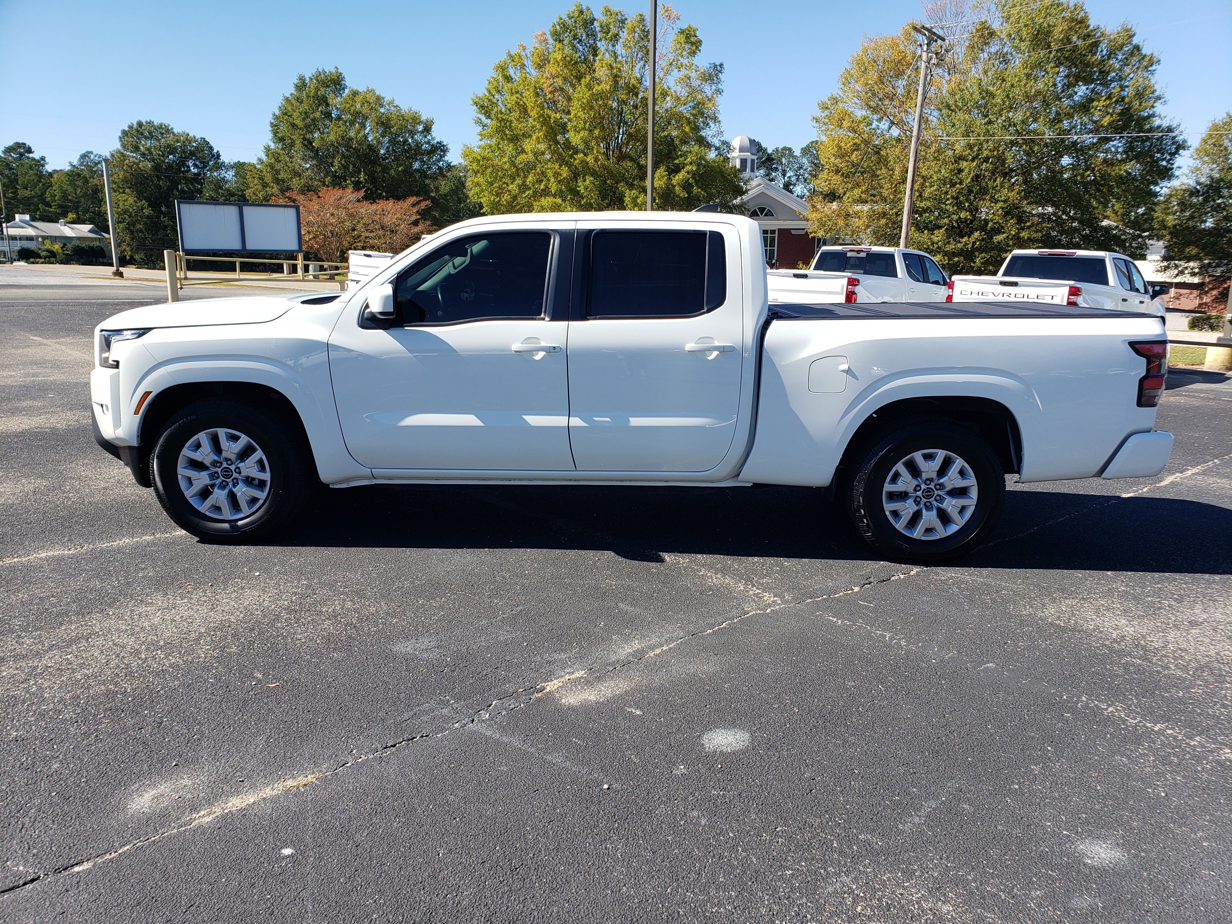 Used 2022 Nissan Frontier SV w/ Technology Package image 6