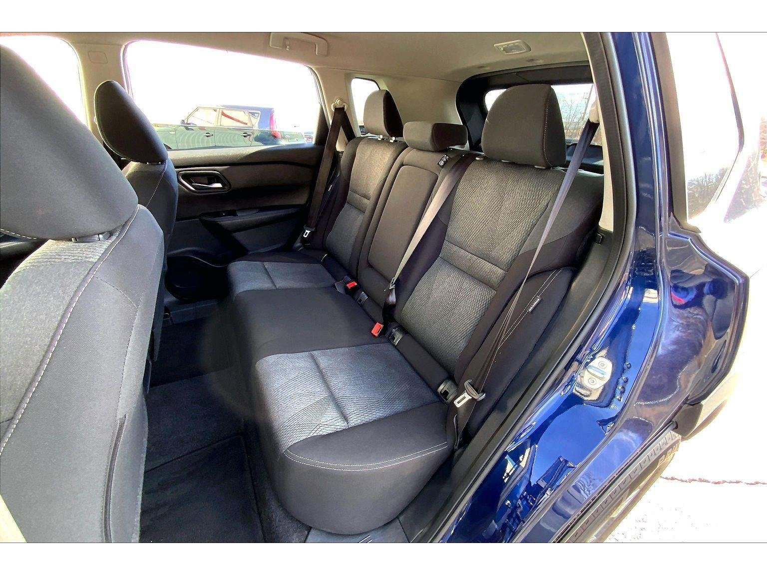 Used 2025 Nissan Rogue SV image 22