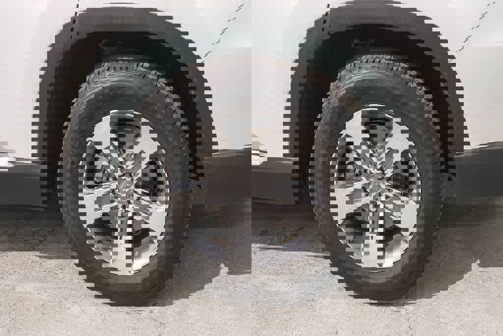 Used 2025 Honda Pilot EX-L image 6