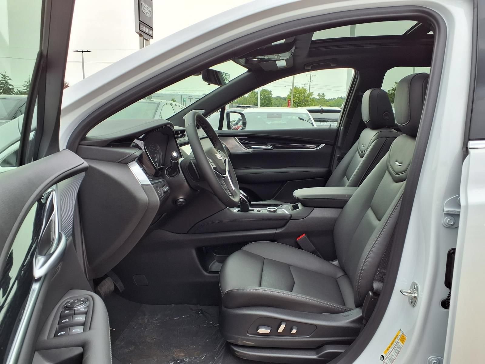 New 2026 Cadillac XT5 Premium Luxury w/ LPO, Floor Liner Package AWD/4WD image 14