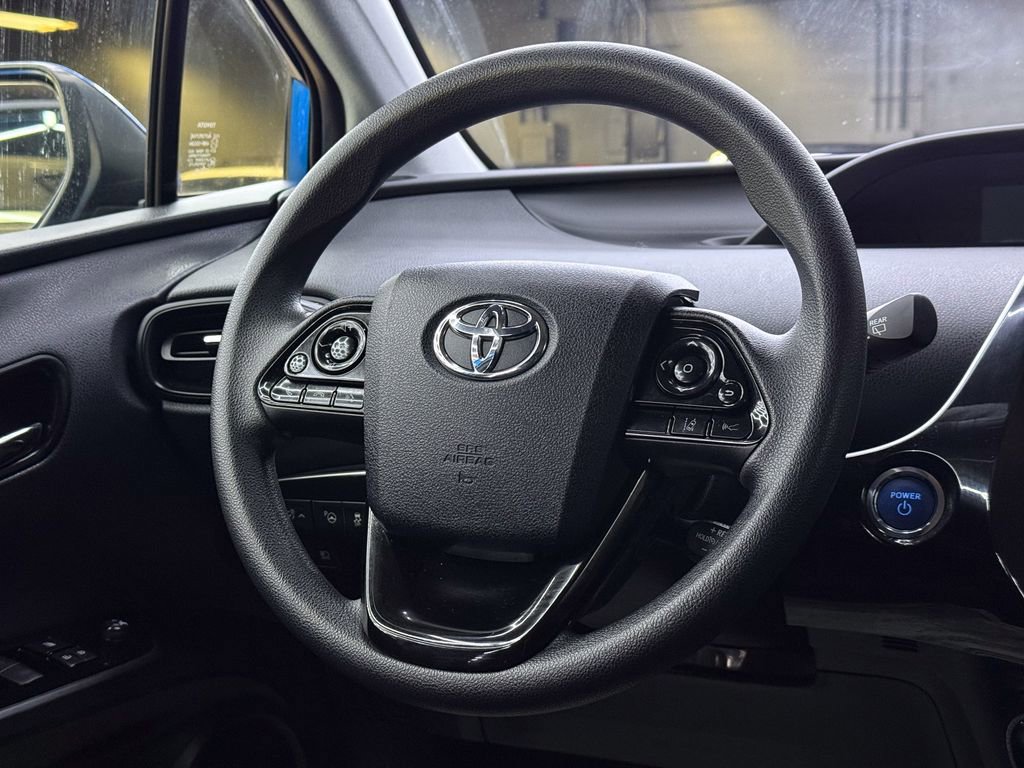 Used 2022 Toyota Prius LE image 20