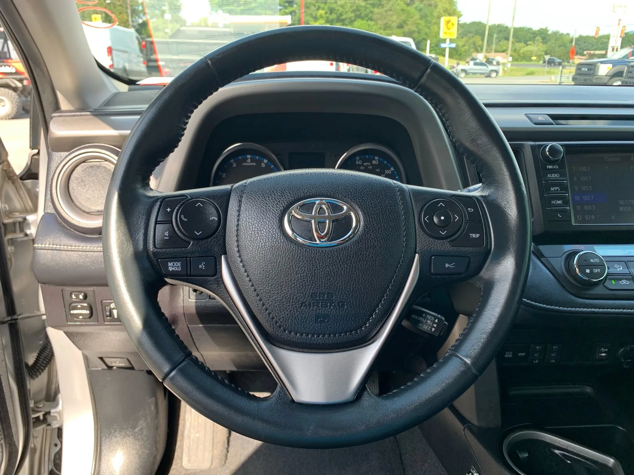 Used 2016 Toyota RAV4 Limited FWD image 10