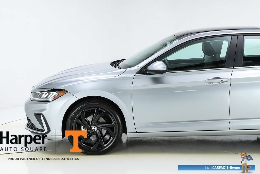 Used 2025 Volkswagen Jetta SE w/ Sunroof Package FWD image 40