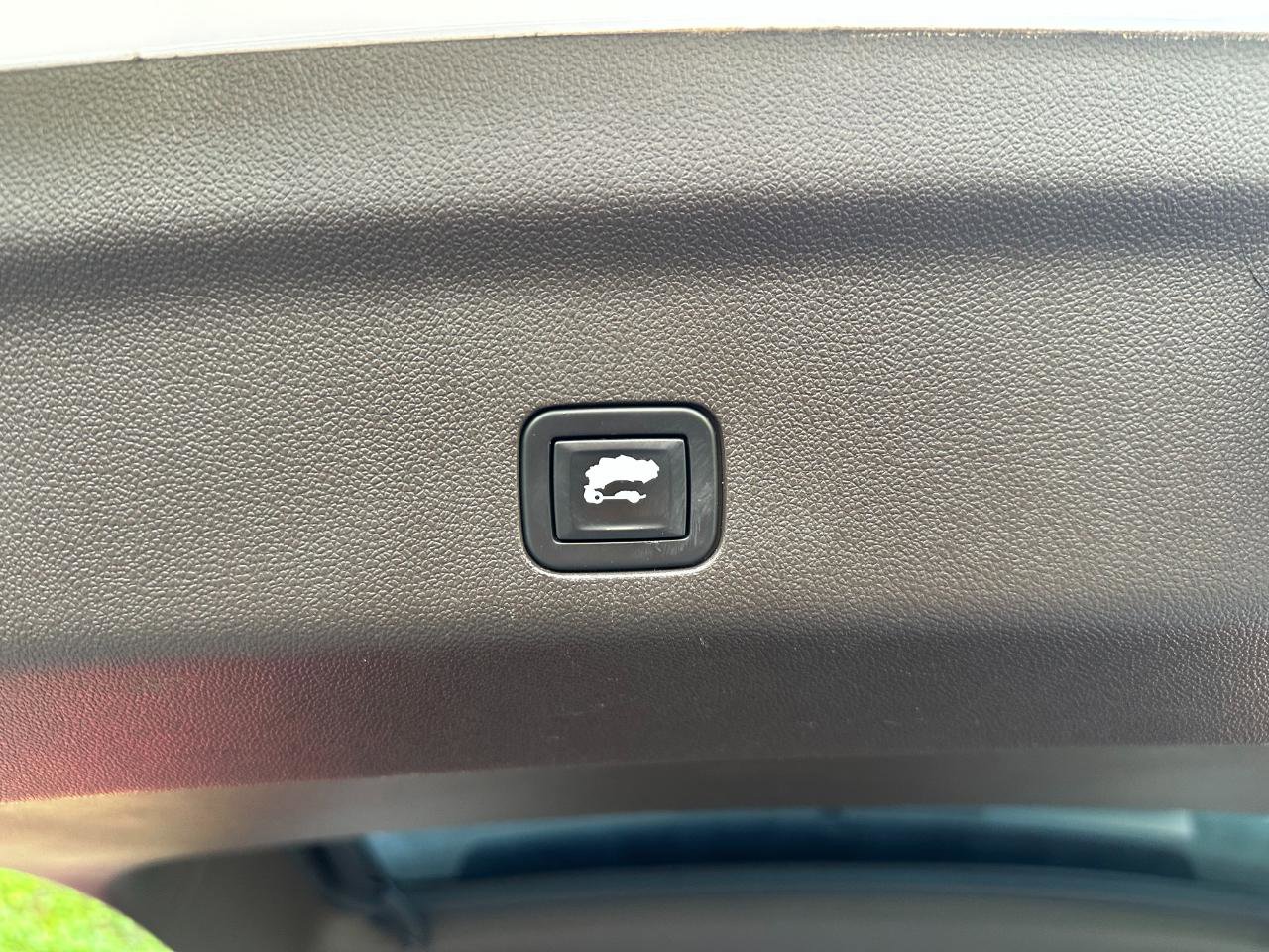 Used 2021 Cadillac Escalade ESV Sport w/ Driver Assist Tech Package image 46