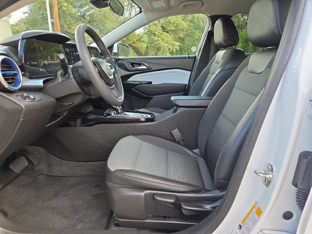 Used 2026 Chevrolet Trax LT FWD image 25