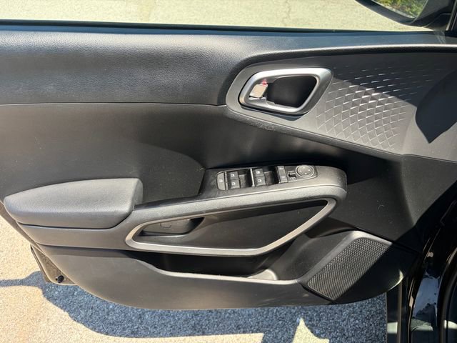 Used 2023 Kia Soul S FWD image 19