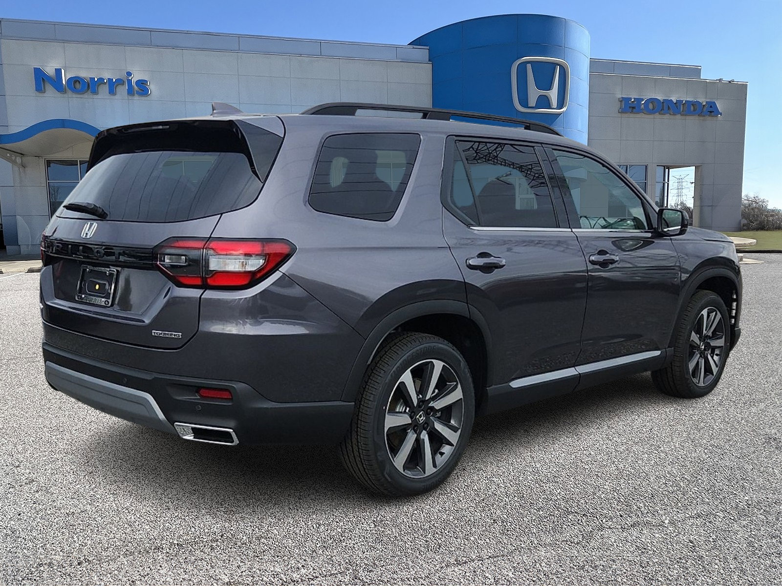 New 2025 Honda Pilot Touring image 4
