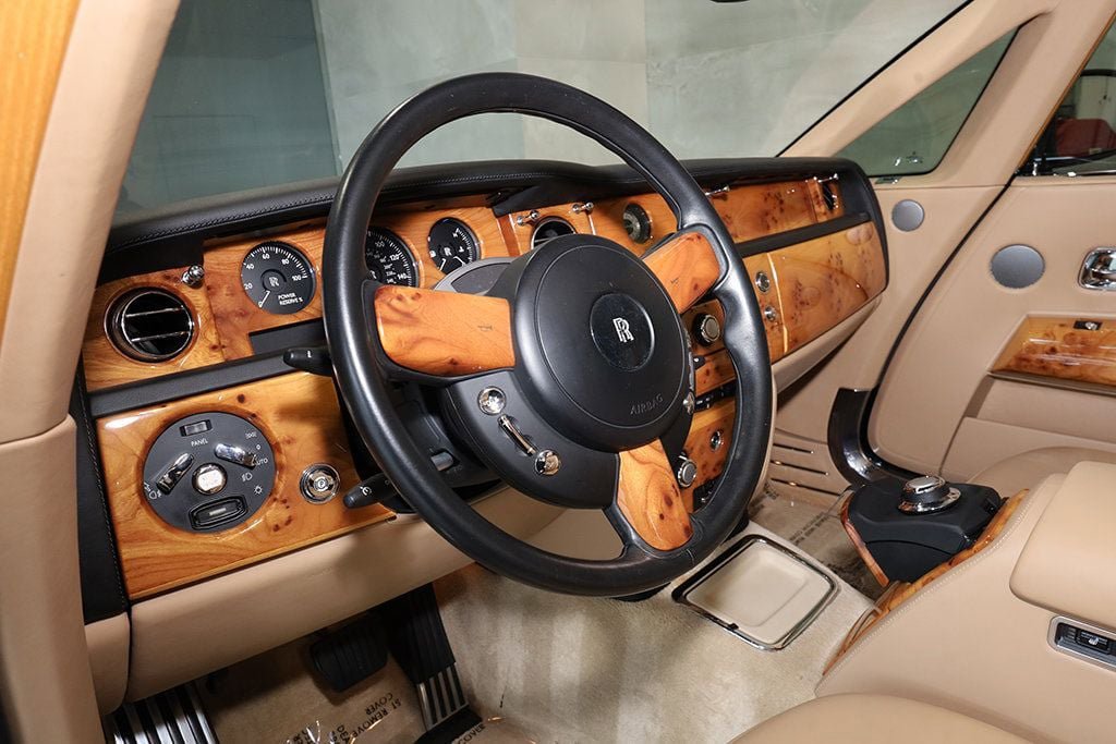 Used 2010 Rolls-Royce Phantom Coupe RWD image 24
