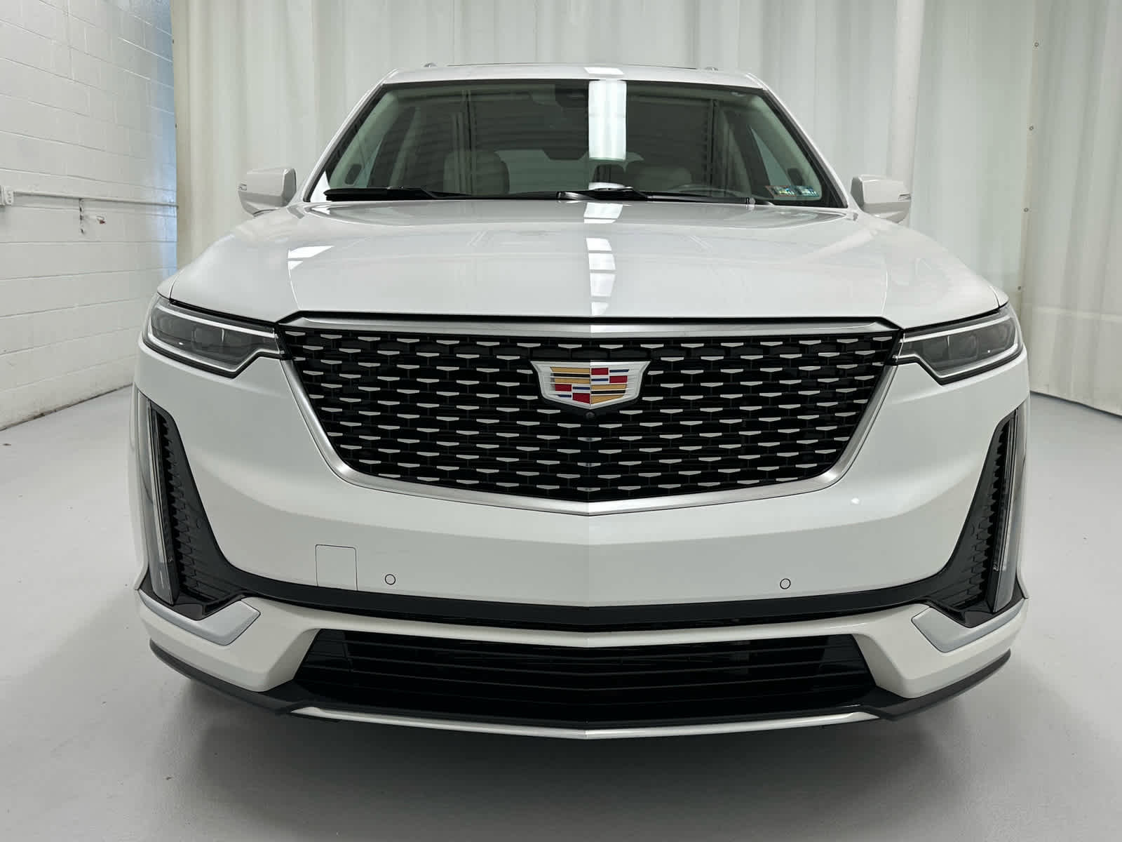 Used 2023 Cadillac XT6 Premium Luxury w/ Technology Package image 5