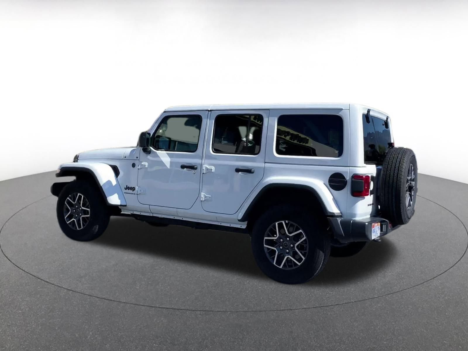 Used 2025 Jeep Wrangler Sahara image 10