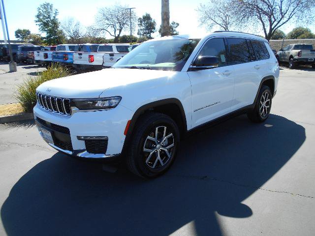 Used 2024 Jeep Grand Cherokee L Limited AWD/4WD image 1