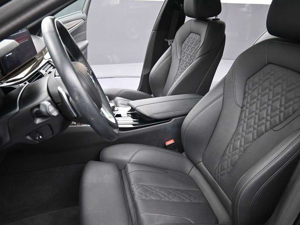 Used 2023 BMW 530i xDrive w/ Premium Package image 11
