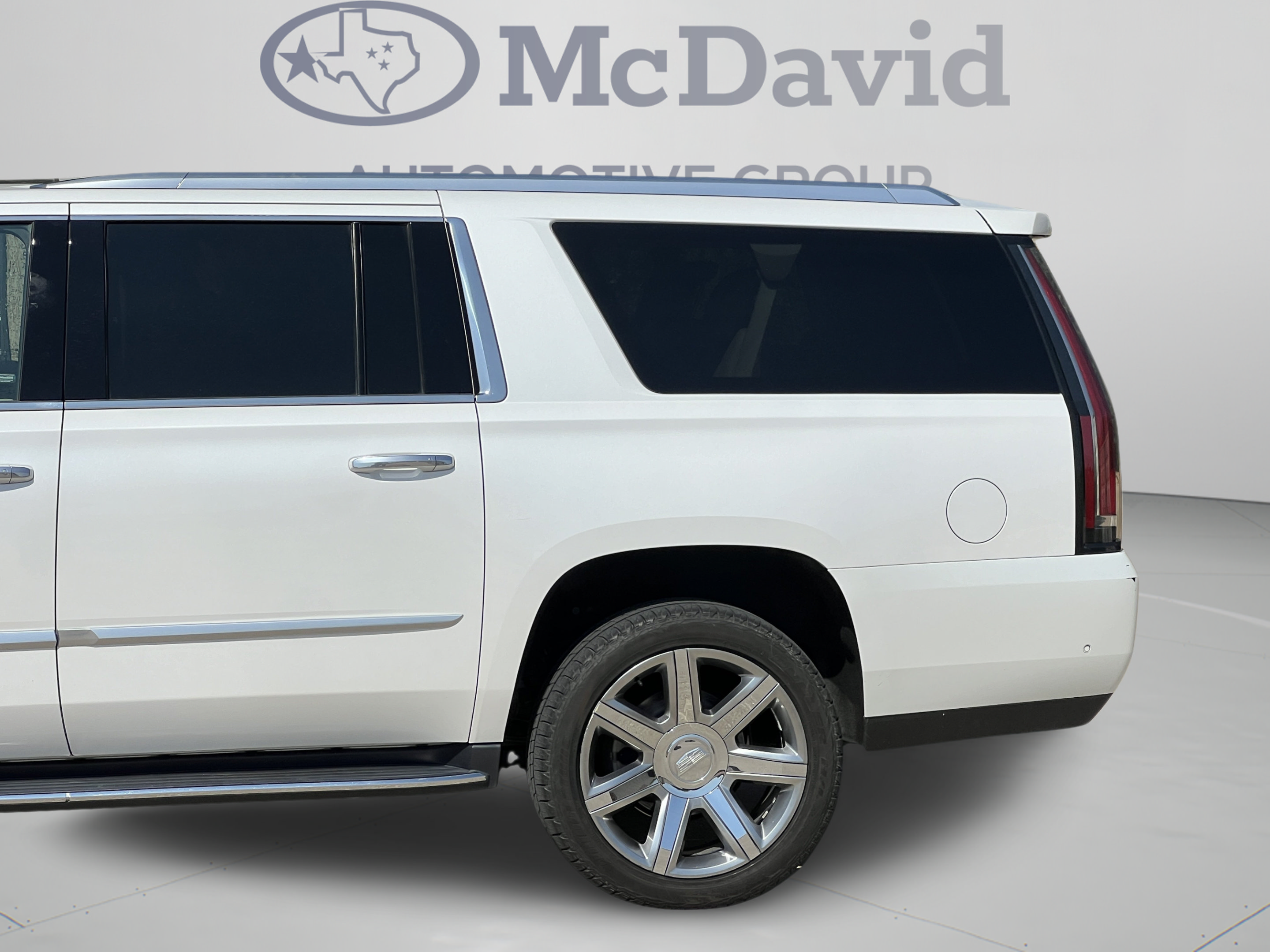 Used 2019 Cadillac Escalade ESV Luxury AWD/4WD image 34