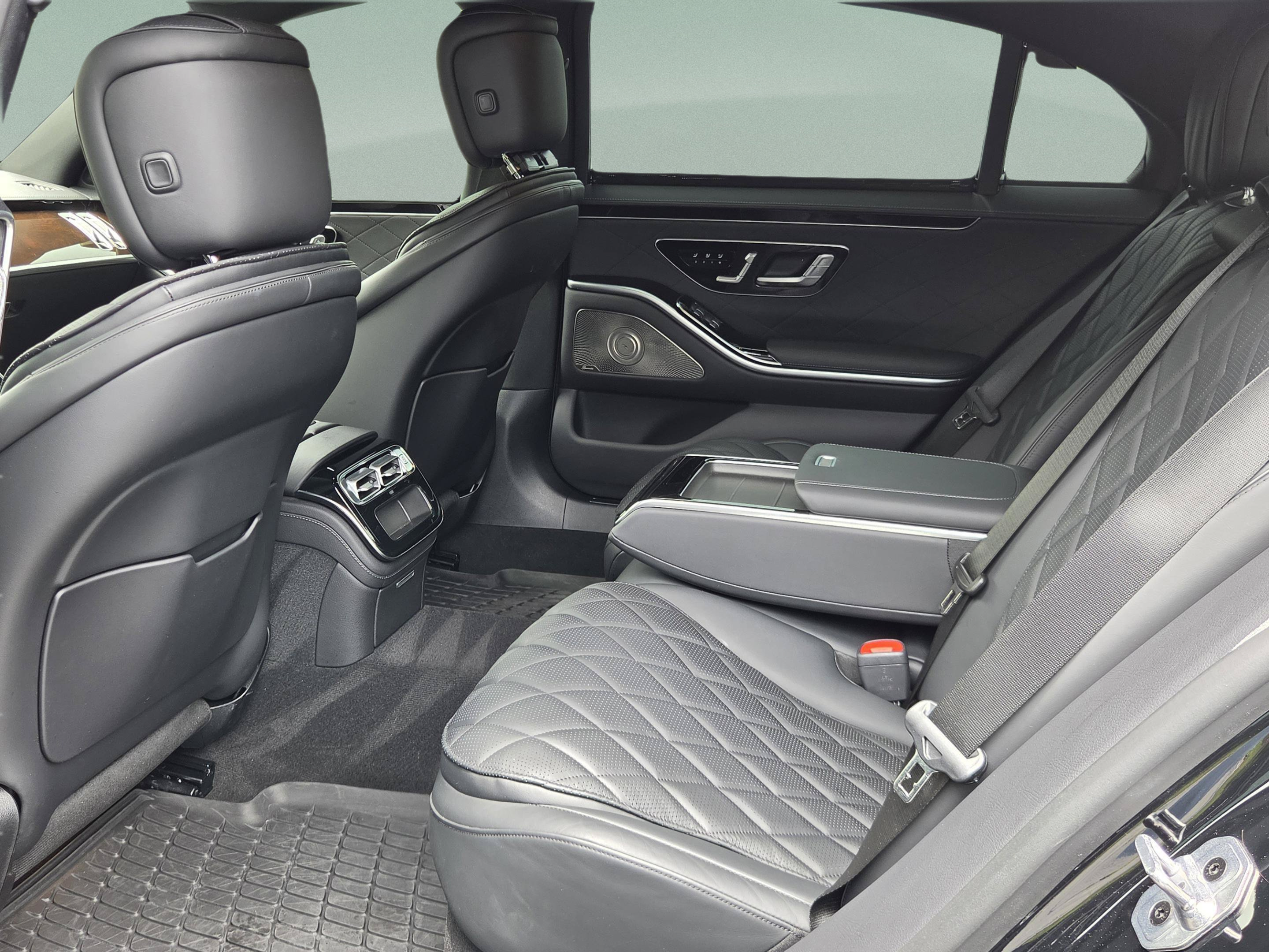 Used 2024 Mercedes-Benz S 580 4MATIC Sedan image 13