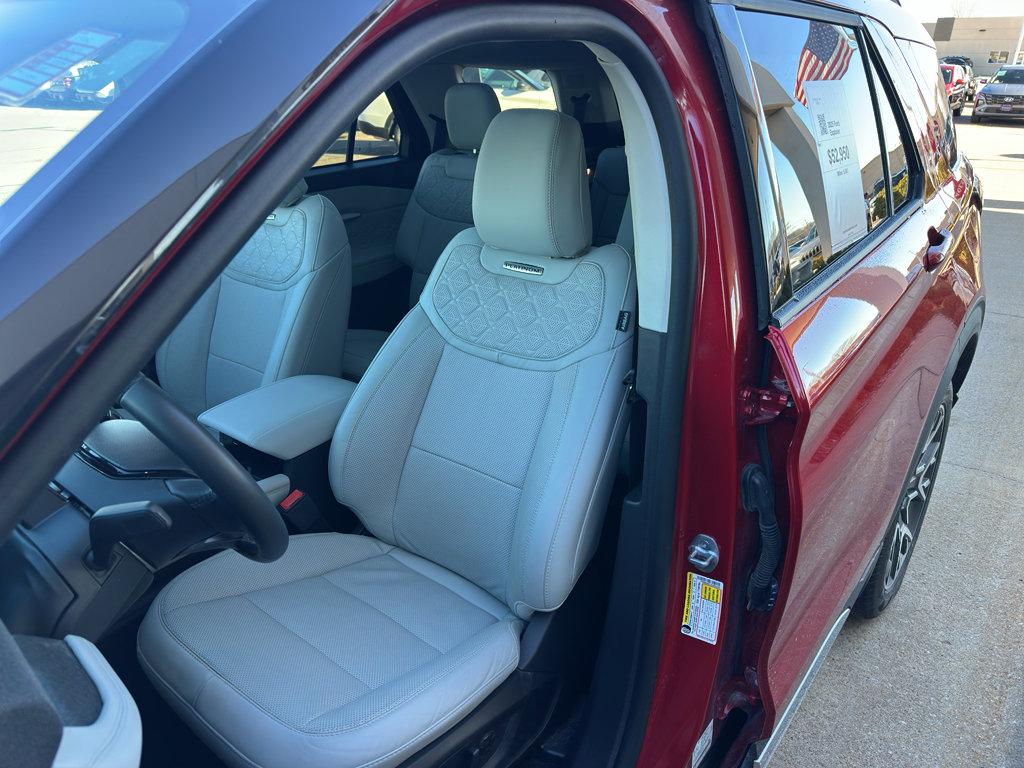 Used 2025 Ford Explorer Platinum w/ Ultimate Package image 28