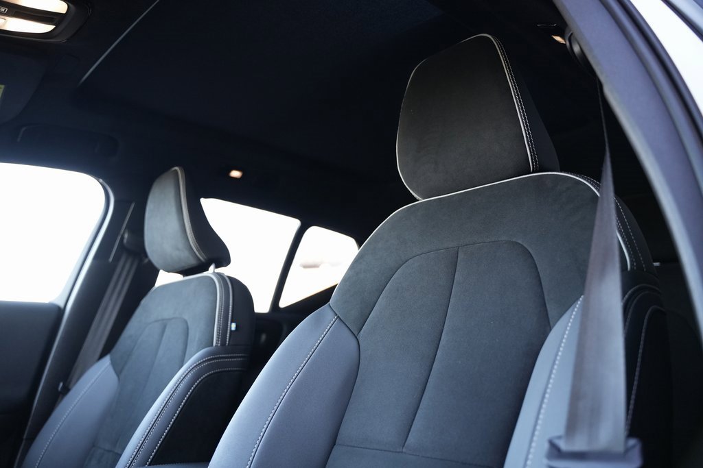 Used 2023 Volvo XC40 Recharge Ultimate image 30