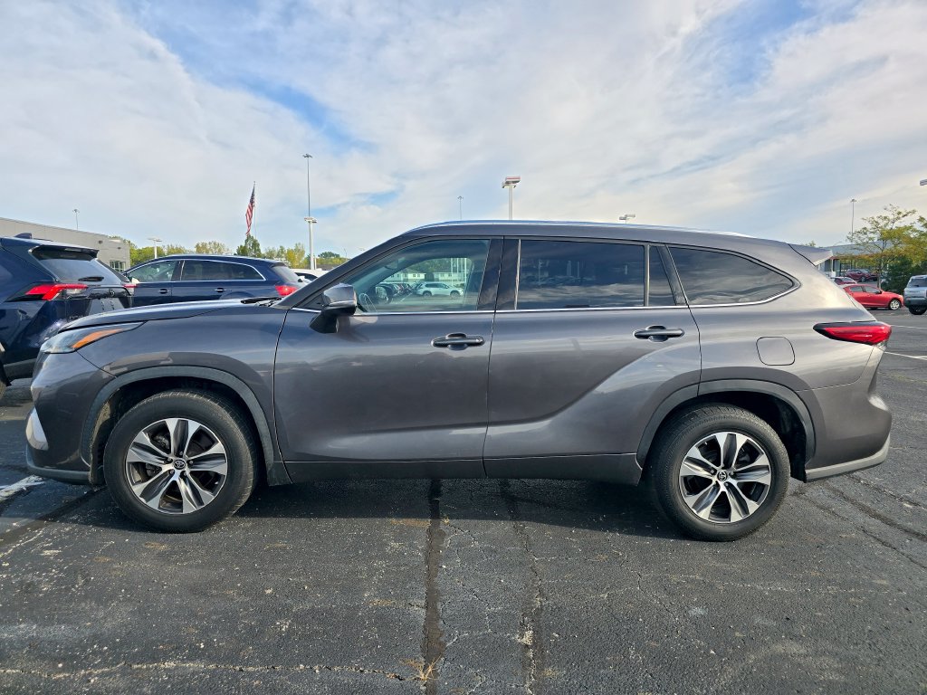 Used 2021 Toyota Highlander XLE FWD image 4