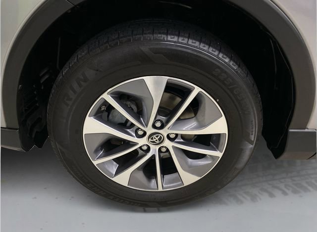 Used 2018 Toyota RAV4 XLE AWD/4WD image 19