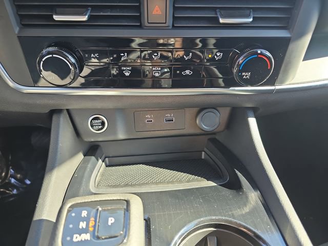Used 2023 Nissan Rogue S AWD/4WD image 26
