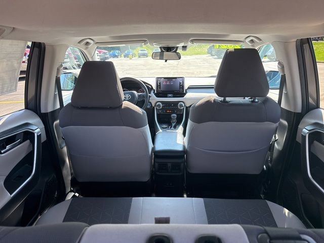 Used 2021 Toyota RAV4 XLE w/ Convenience Package image 32