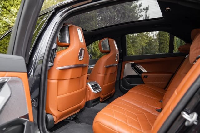 Used 2023 BMW 740i w/ Luxury Rear Seating Package RWD image 36