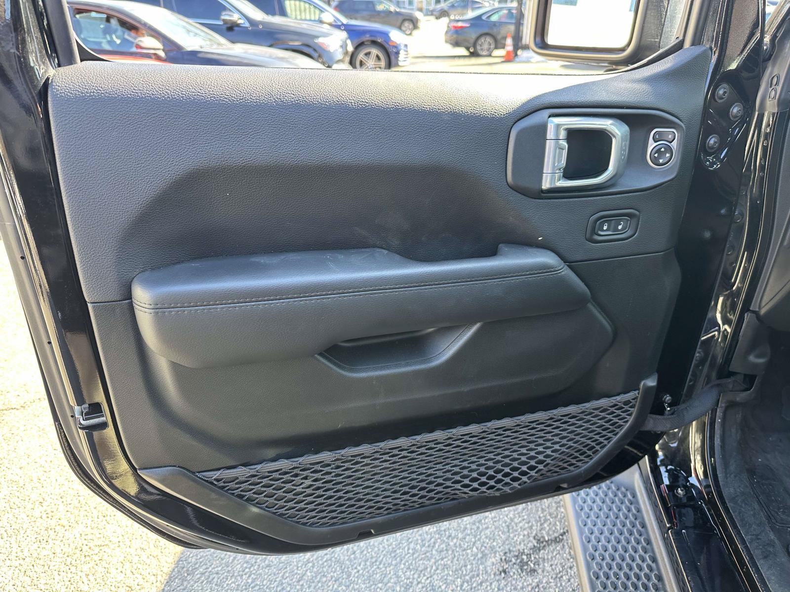 Used 2021 Jeep Wrangler Unlimited Sahara AWD/4WD image 12