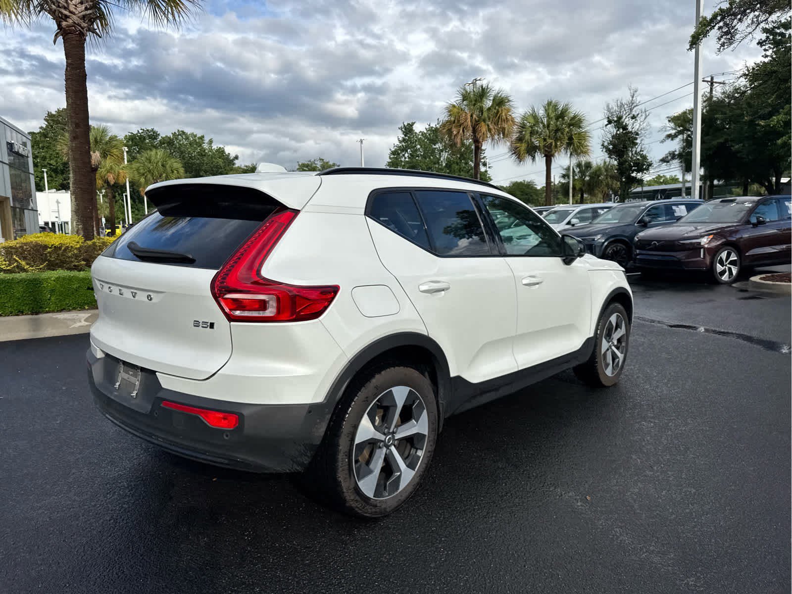 Certified 2025 Volvo XC40 B5 Plus AWD/4WD image 18