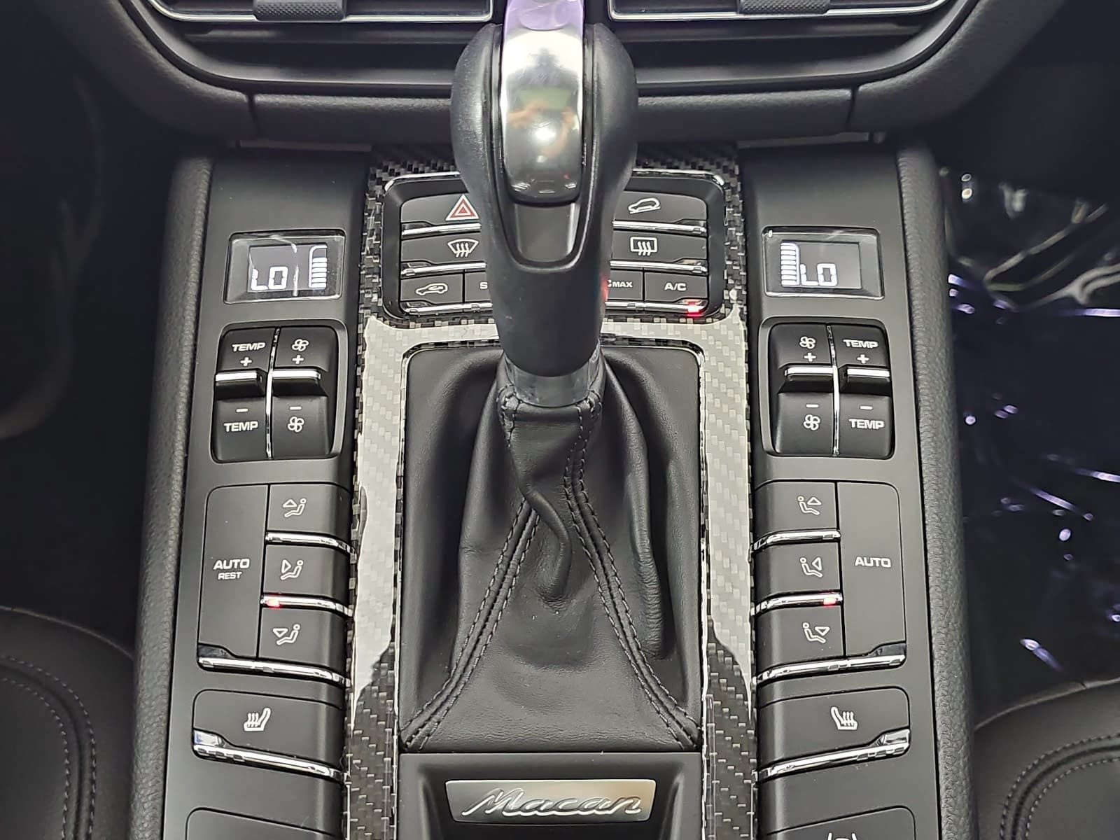 Used 2021 Porsche Macan w/ Premium Package AWD/4WD image 24