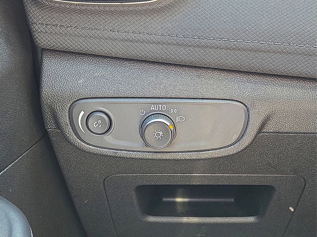 Used 2025 Chevrolet TrailBlazer LT FWD image 24