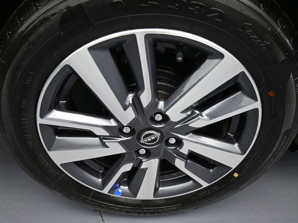 Used 2023 Nissan Versa SV image 38