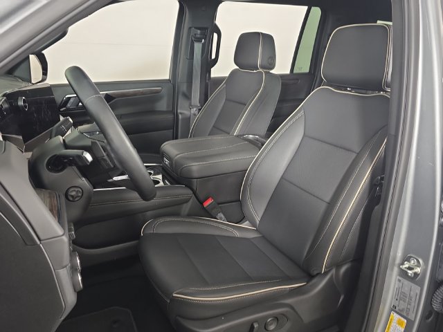 Used 2026 Chevrolet Suburban Premier w/ Sun And Tow Package AWD/4WD image 23
