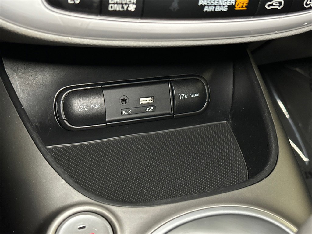 Used 2018 Kia Soul EV + w/ Sun & Fun Package image 29