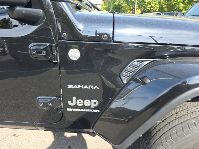 Used 2024 Jeep Wrangler Unlimited Sahara w/ Technology Group AWD/4WD image 3