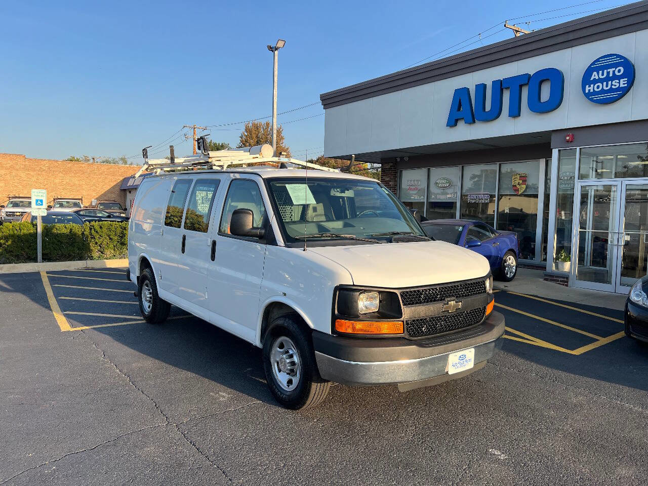 Used 2014 Chevrolet Express 2500 image 3