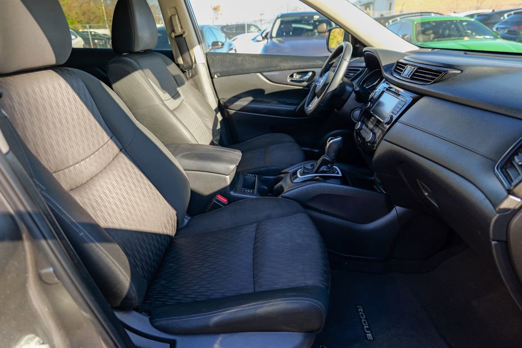 Used 2020 Nissan Rogue SV image 33