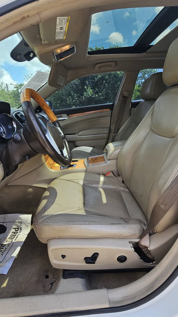 Used 2014 Chrysler 300 C RWD image 7