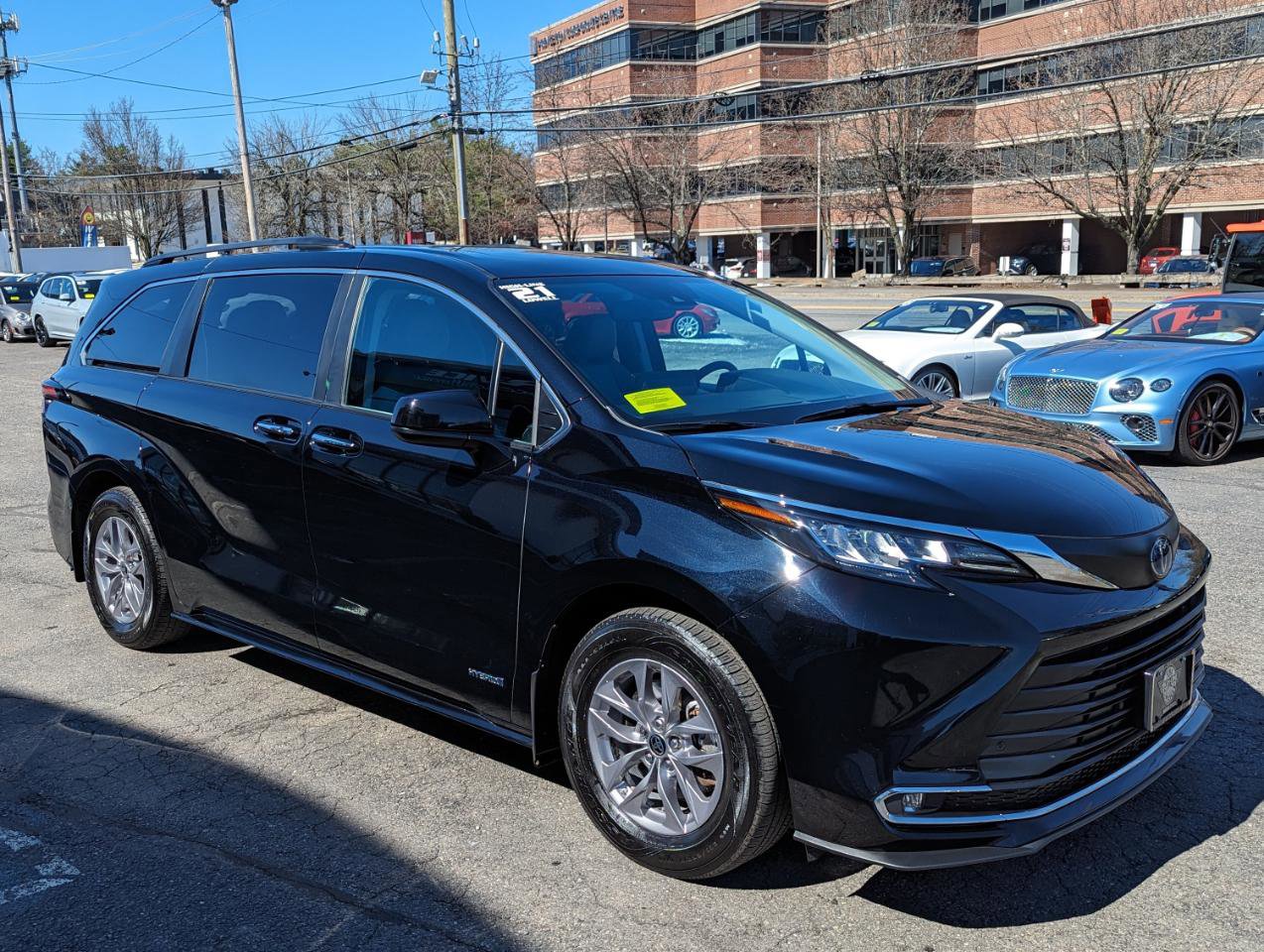 Used 2021 Toyota Sienna XLE image 5