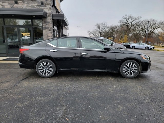 Used 2024 Nissan Altima 2.5 SV image 8