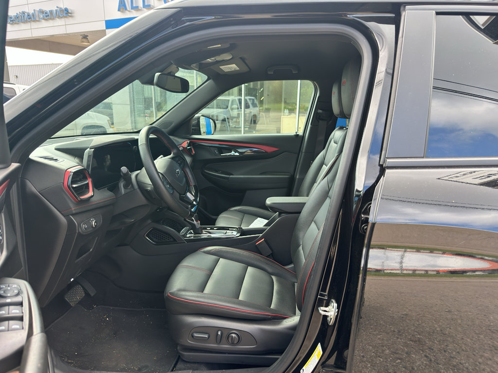 Used 2025 Chevrolet TrailBlazer RS w/ Convenience Package FWD image 4