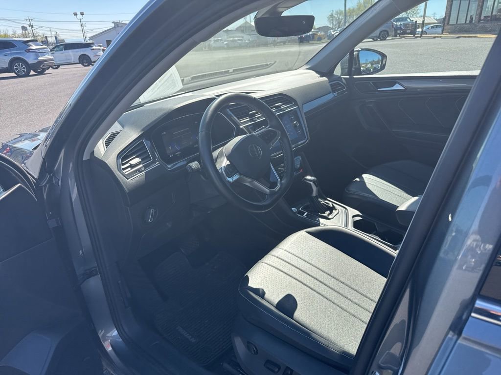 Used 2023 Volkswagen Tiguan SE image 8