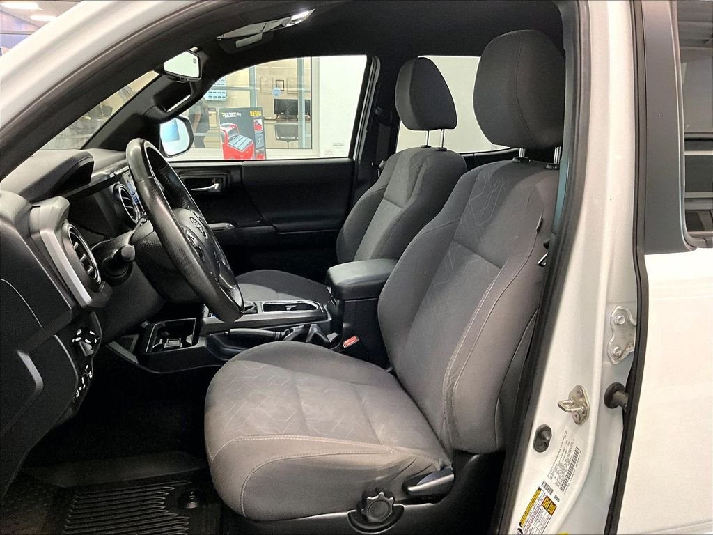 Used 2017 Toyota Tacoma TRD Sport w/ Tow Package (A/T) AWD/4WD image 10