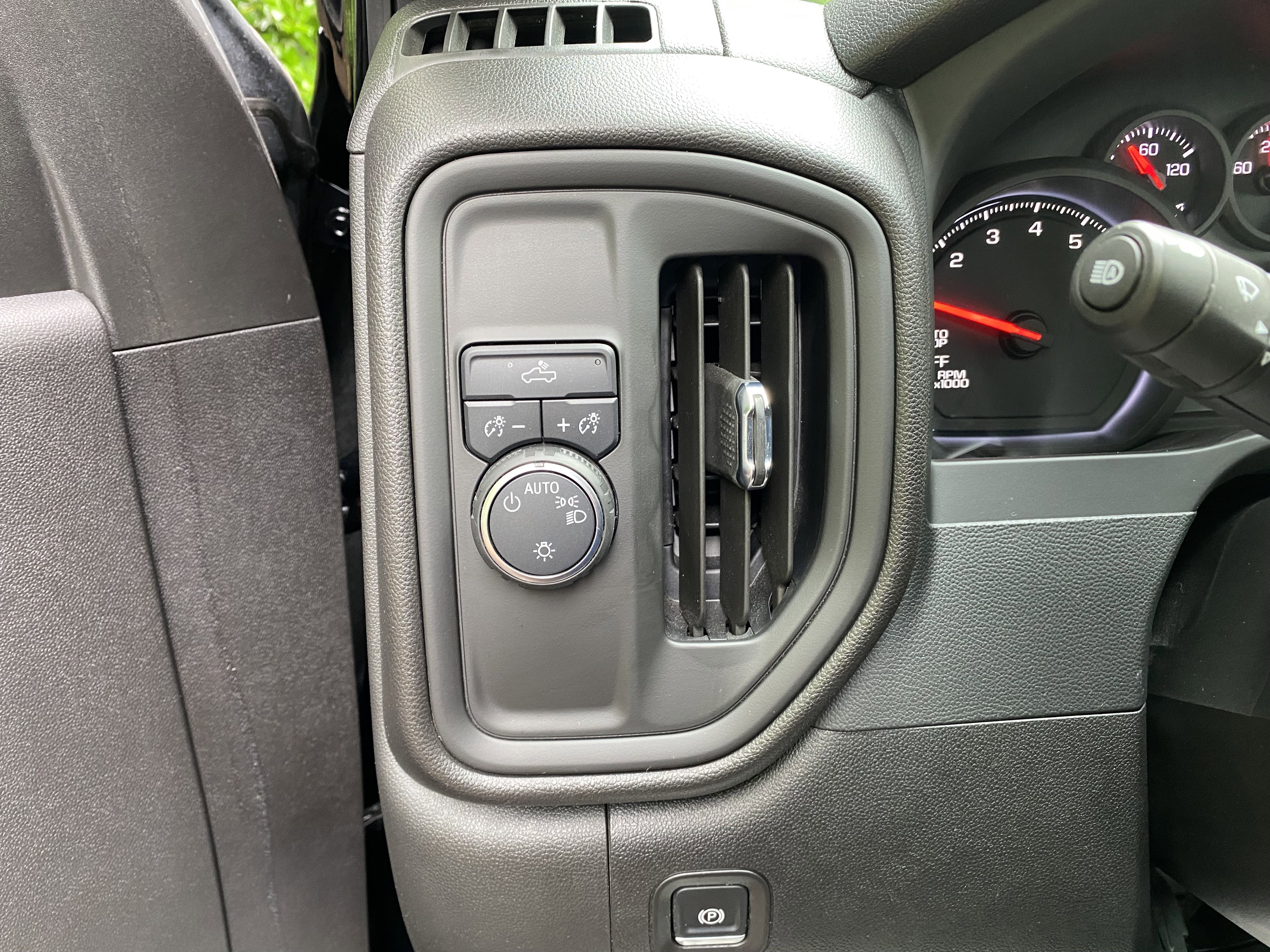 Used 2024 Chevrolet Silverado 1500 Custom RWD image 18