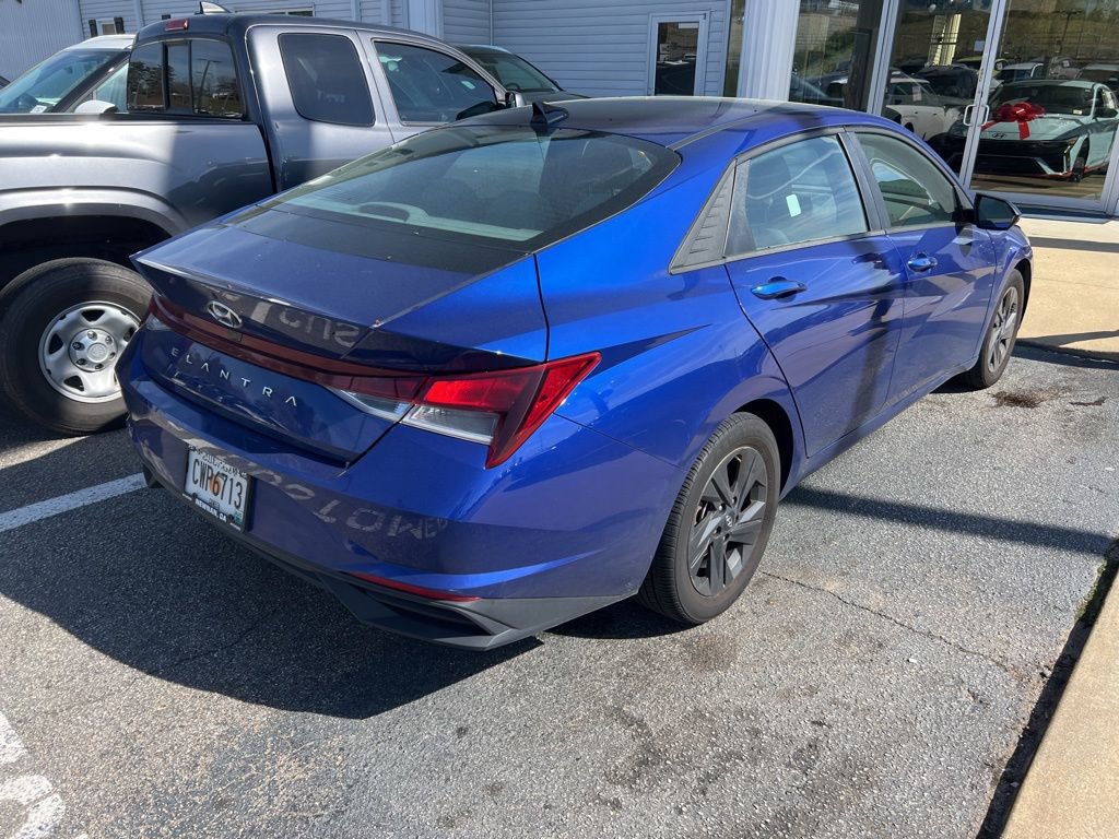 Used 2023 Hyundai Elantra SEL w/ Cargo Package image 5