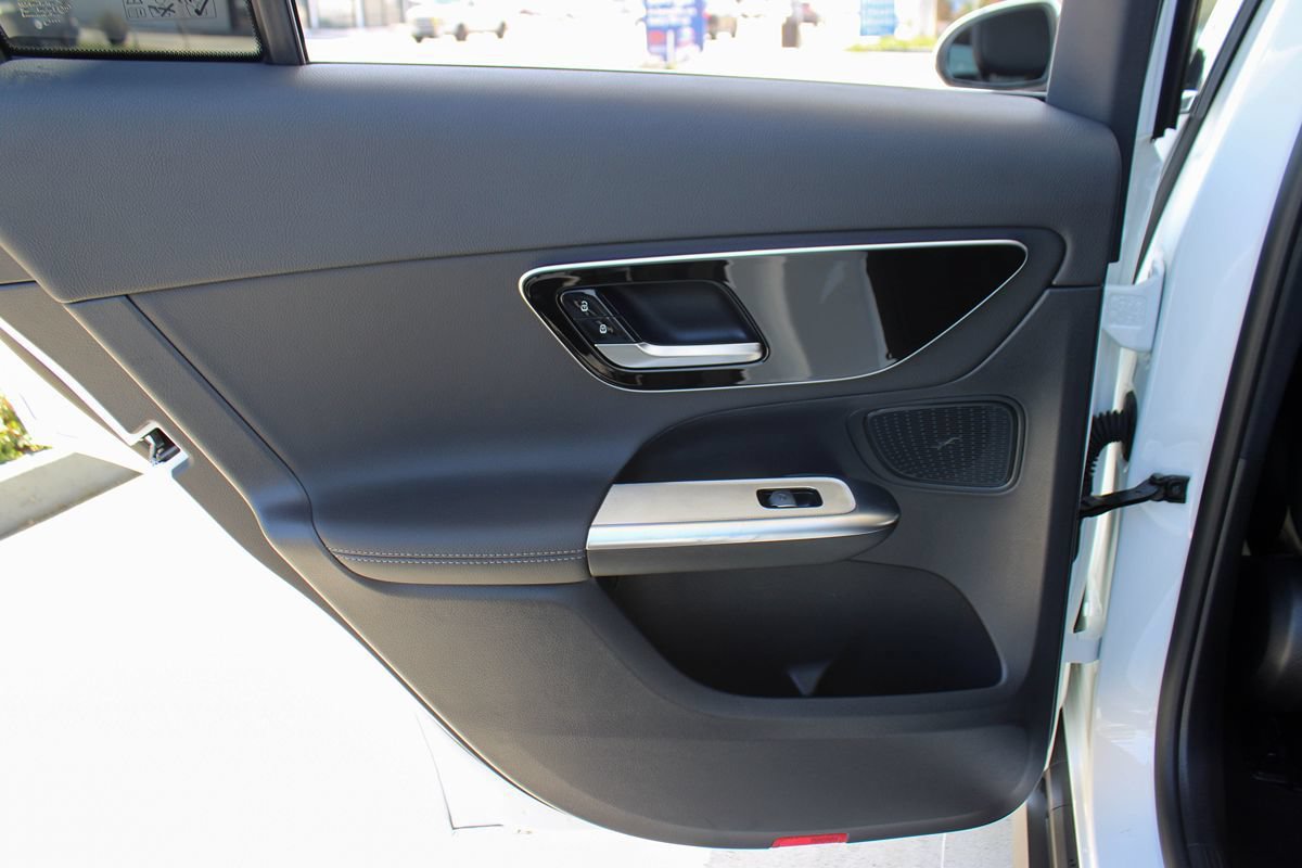 Used 2025 Mercedes-Benz GLC 350e 4MATIC image 40